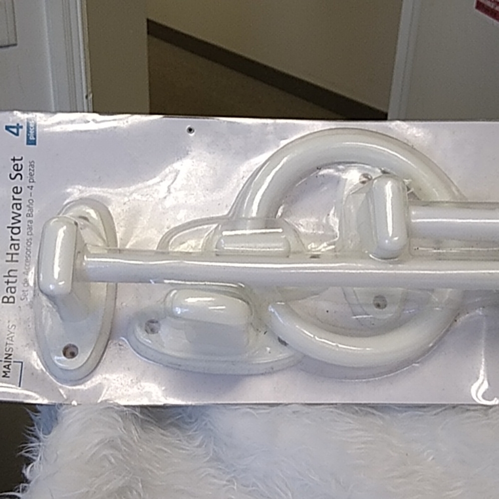 BATH HARDWARE SET